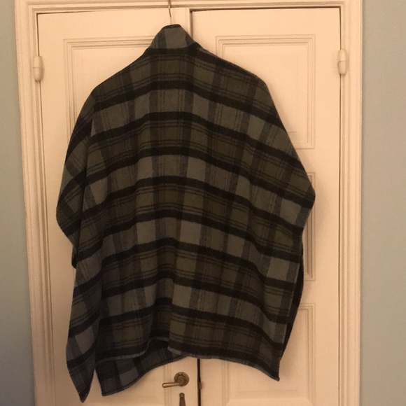 🍁NWT🍁Nordstrom Green Combo Plaid Cape/Wrap OS - Picture 2 of 9